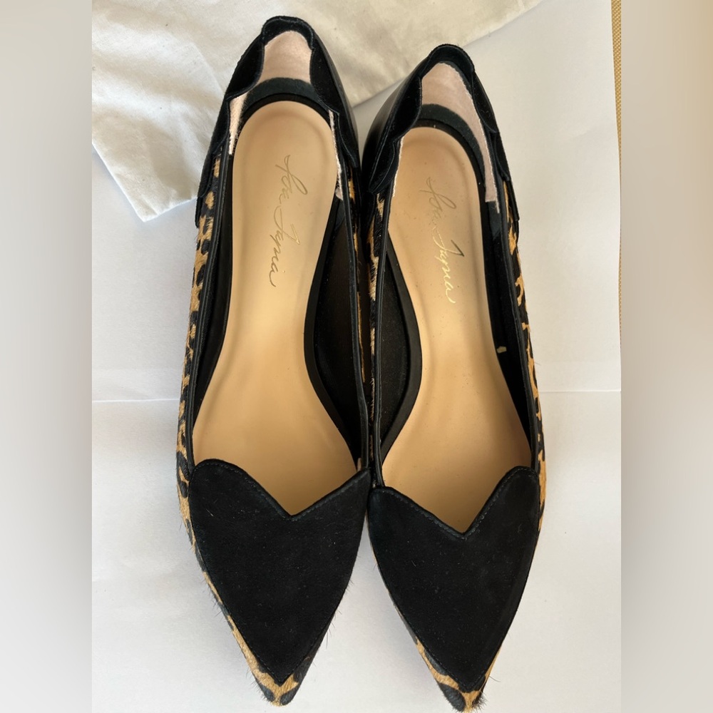 Isa Tapia Black and Tan Pointed-Toe Flats - Picture 5 of 8